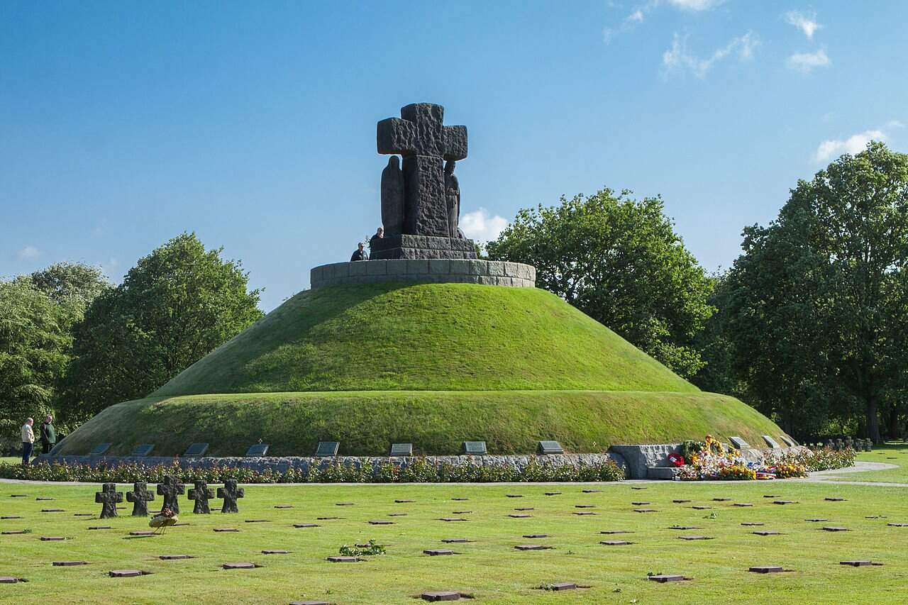 Deutscher_Soldatenfriedhof_La_Cambe_4